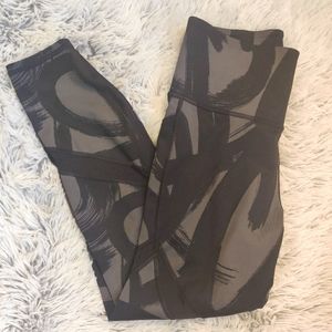 Athleta Tenacity Brush Strokes 7/8 Tight